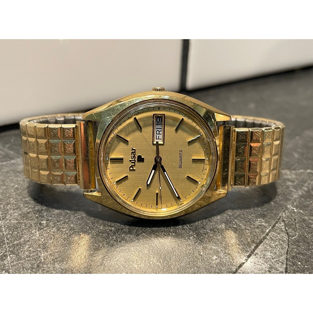 Vintage Gold Tone Pulsar V563-8109 with Stretch Band - New Battery